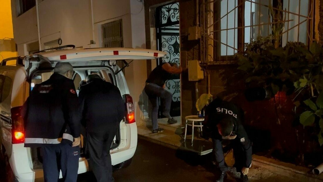 Bursa’da kaçak içki can aldı: 55 yaşındaki adam hayatını kaybetti Bursa’da dün akşam saatlerinde alkol aldıktan sonra fenalaşan 55 yaşındaki