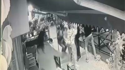 Bursa’nın Yıldırım ilçesinde, alkollü olduğu gerekçesiyle kafeye alınmayan bir kişi,