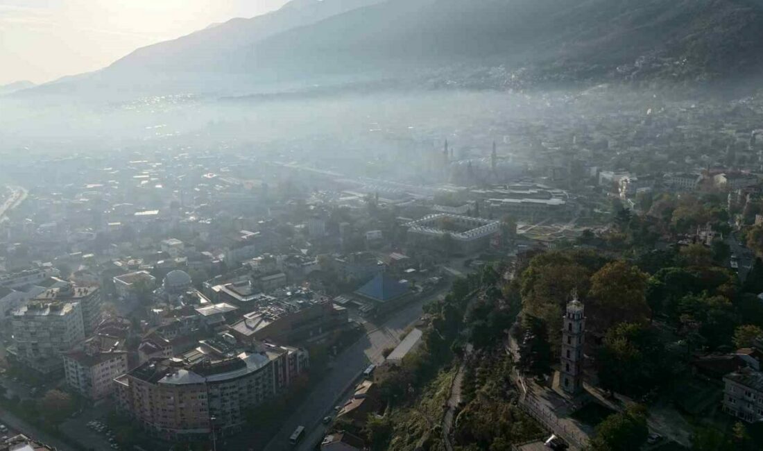 Bursa’da kartpostallık görüntüler Bursa’nın bulutlar arasındaki manzarası nefes kesti. Bursa semaları havadan görüntülendi.