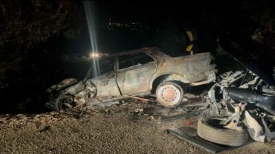 Bursa’nın Nilüfer ilçesi Demirci Mahallesi’nde iki otomobilin kafa kafaya çarpışması