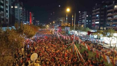 Bursa Büyükşehir Belediyesi ve Nilüfer Belediyesi tarafından düzenlenen “Cumhuriyet Yürüyüşü”ne