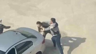 Bursa’da iki sürücü arasında çıkan yol tartışması adeta meydan kavgasına