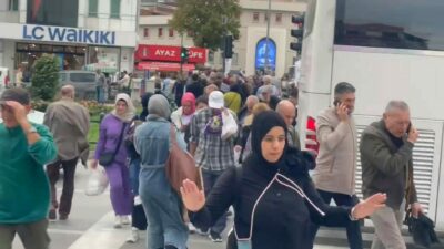 Bursa’da sabah saatlerinden beri etkili olan lodos, giderek şiddetini hissettirmeye