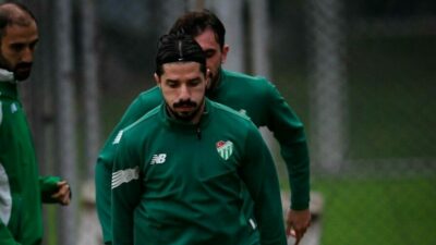 Bursaspor, yeni teknik direktörü Tahsin Tam yönetiminde ilk antrenmanını gerçekleştirdi.