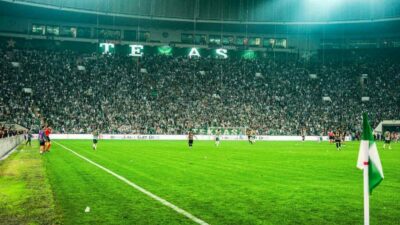 Bursaspor’un seyircisiz oynama cezası para cezasına çevrildi TFF Tahkim Kurulu, PFDK’nın Bursaspor’a verdiği 1 maçlık seyircisiz oynama