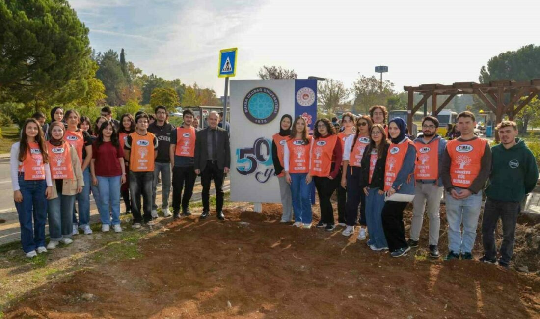 BUÜ’nün ’50. Yıl Sokağı’ fidanlarla renklendirildi Kuruluşunun 50. yılını farklı etkinliklerle kutlamaya devam eden Bursa Uludağ