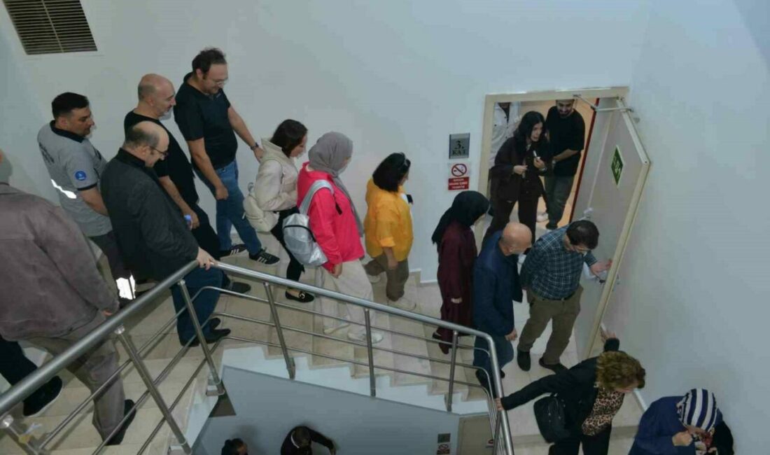 Büyükşehir Belediyesi’nde gerçeği aratmayan tatbikat Bursa Büyükşehir Belediyesi, afet ve acil durumlara karşı hazırlıklı olmak