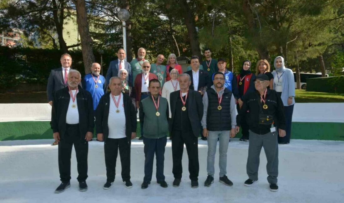 Bursa Büyükşehir Belediyesi, Türkiye’nin ilk ve tek huzurevi pickleball sahasını,