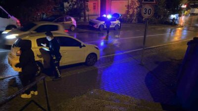 Bursa’nın Mudanya ilçesi Ömerbey Mahallesi’nde meydana gelen kazada, bir araç