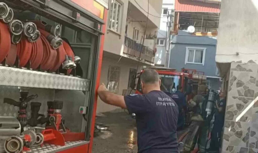 Bursa’nın Yıldırım ilçesi Değirmenlikızık Mahallesi’nde bir binanın çatı katında çıkan