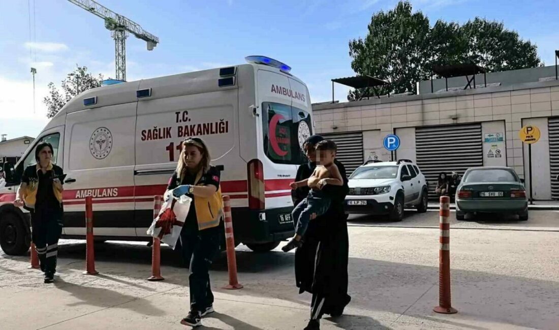 Çaydanlıktan üzerine kaynar su dökülen 2 yaşındaki çocuk yaralandı Bursa’nın İnegöl ilçesinde, çaydanlıktan üzerine kaynar su dökülen 2 yaşındaki