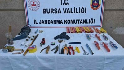 Bursa’nın Kestel ilçesinde ormanlık alanda izinsiz kazı yaptığı tespit edilen