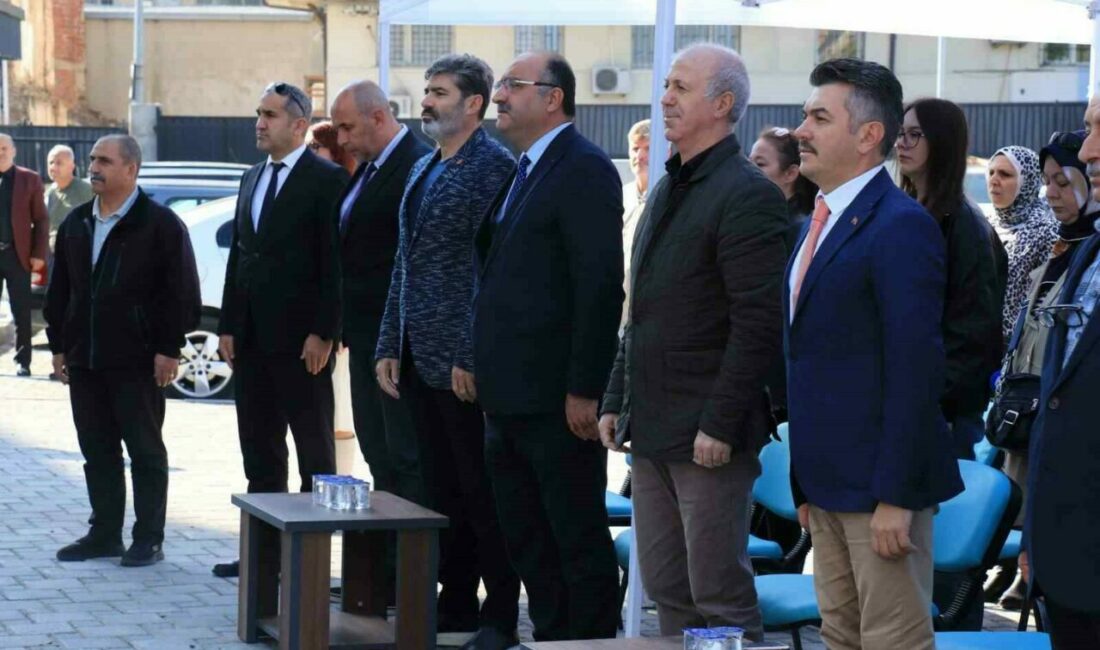 Bursa’da Demirtaşpaşa Mesleki ve Teknik Anadolu Lisesi’nde düzenlenen önlük giyme
