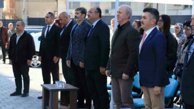 Bursa’da Demirtaşpaşa Mesleki ve Teknik Anadolu Lisesi’nde düzenlenen önlük giyme