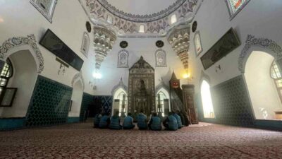 Camiler ve Din Görevlileri Haftası çerçevesinde Muradiye Külliyesi’ni gezen Denetimli