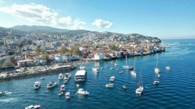 Bursa’nın Mudanya ilçesinde, Cumhuriyet’in 102’nci yılı büyük bir coşkuyla kutlandı.