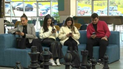 Dijital çağ, insanları bir yandan bir araya getirirken, diğer yandan