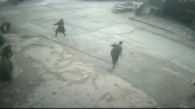 Bursa’da bir dükkâna giren fare, esnafı canından bezdirdi. Rafların arasında