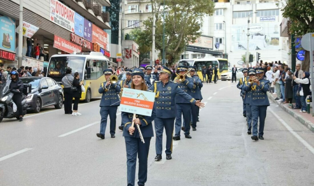 Bursa Büyükşehir Belediyesinin farklı kültürler, renkli kostümler, coşkulu marşlar ve