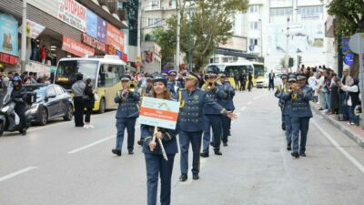 Bursa Büyükşehir Belediyesinin farklı kültürler, renkli kostümler, coşkulu marşlar ve