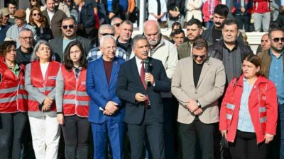 Gemlik Belediye Başkanı Şükrü Deviren, şikâyet nedeniyle inşaatı durdurulan Gemlik