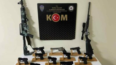 Bursa’nın Gemlik ilçesinde düzenlenen operasyonda silah imalatı ve ticareti yaptıkları
