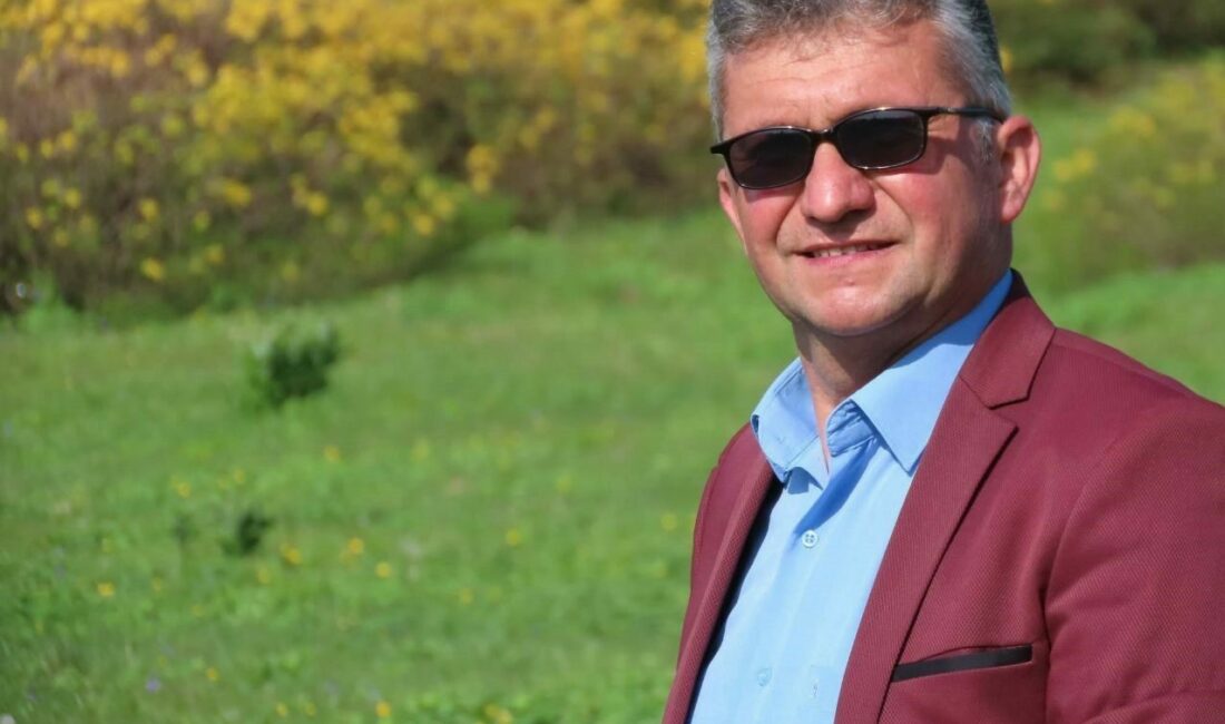 Gemlik’te sahnede kalp krizi geçiren Giresunlu sanatçı hayatını kaybetti Bursa’nın Gemlik ilçesinde sahnede şarkı söylediği sırada kalp krizi geçiren