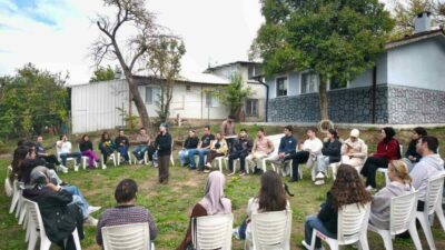 Nilüfer’in Üçpınar Mahallesi’nde düzenlenen etkinlikte bir araya gelen gençler; hem