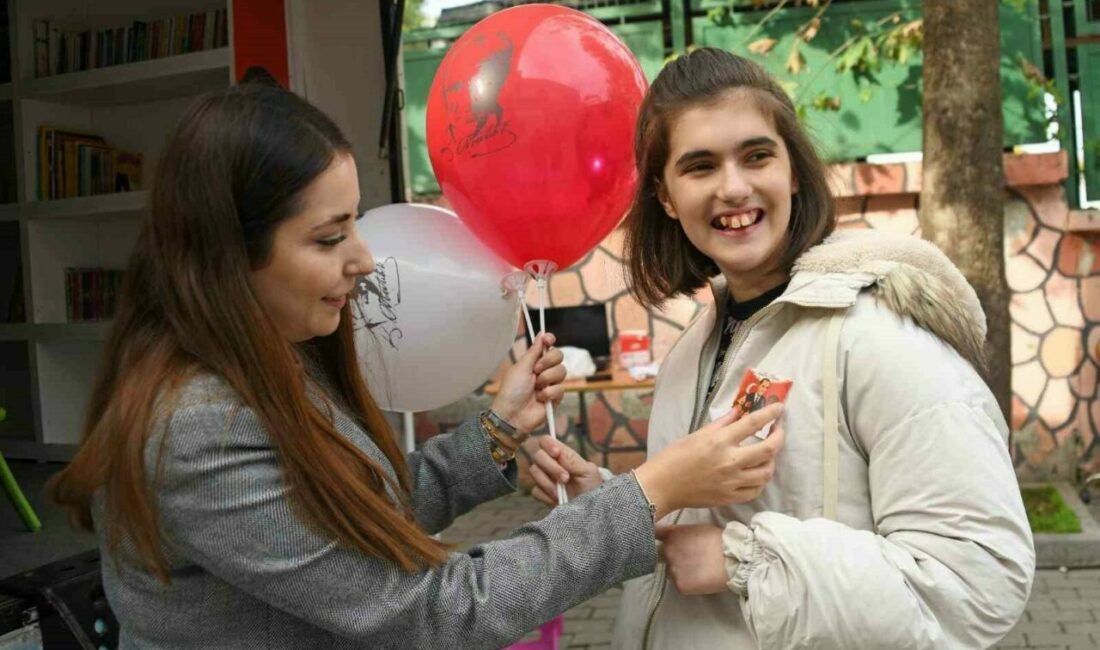 Gezici kütüphaneden çocuklara özel bayram turu Osmangazi Belediyesi, Türkiye Cumhuriyeti’nin 102’nci kuruluş yıl dönümü etkinlikleri kapsamında