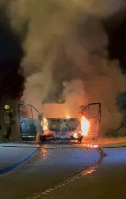 Gözleri önünde minibüs alev alev yandı Bursa’nın Nilüfer ilçesinde seyir halindeki bir minibüs alev alev yandı.