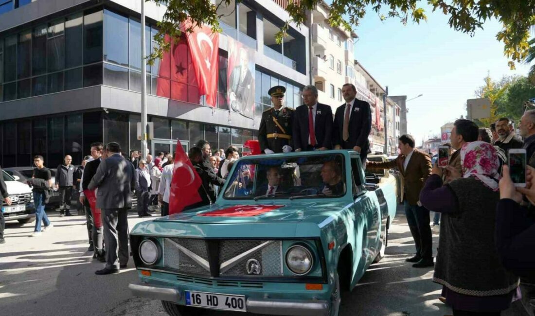 Gürsu’da düğün gibi bayram kutlaması Gürsu Belediyesi’nin Cumhuriyet Bayramı kutlaması şölene dönüştü. İlçede bir klasik