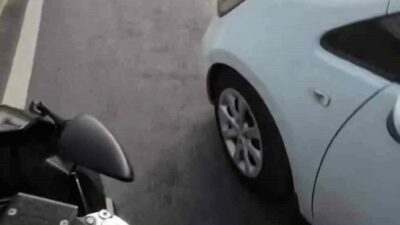 Bursa’da seyir halindeki bir motosikletli, kırmızı ışıkta geçerek önüne aniden