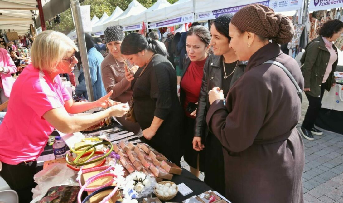 Heykel’de meydan kadınların Büyükşehir Belediyesi’nin ‘Meydan Kadınların’ sloganıyla hayata geçirdiği dayanışma pazarı, bu