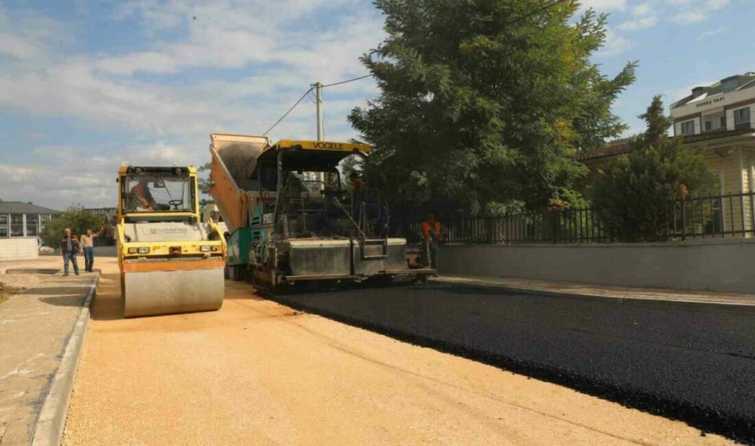 İnegöl’de asfalt seferberliği İnegöl Belediyesi 4 mahallede 5 ayrı sokakta toplam 800 metre