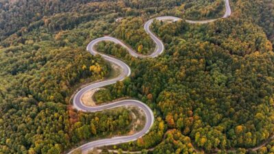 Sonbaharla birlikte İnegöl’de yeşil, yerini sarı ve turuncuya bırakmaya başladı.
