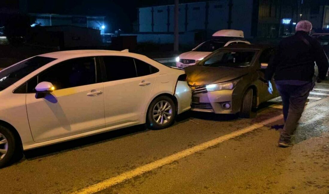 İnegöl’de zincirleme kaza : 1’i çocuk 5 yaralı Bursa’nın İnegöl ilçesinde meydana gelen zincirleme kazada 3 araç çarpıştı;