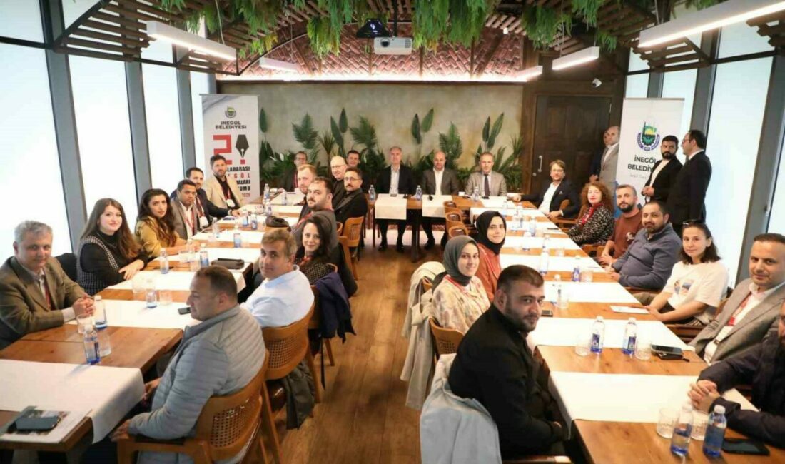 İnegöl’ün keşfine kapı aralayan sempozyum tamamlandı İnegöl Belediyesi’nin 4 üniversite iş birliğinde hayata geçirdiği ve 3