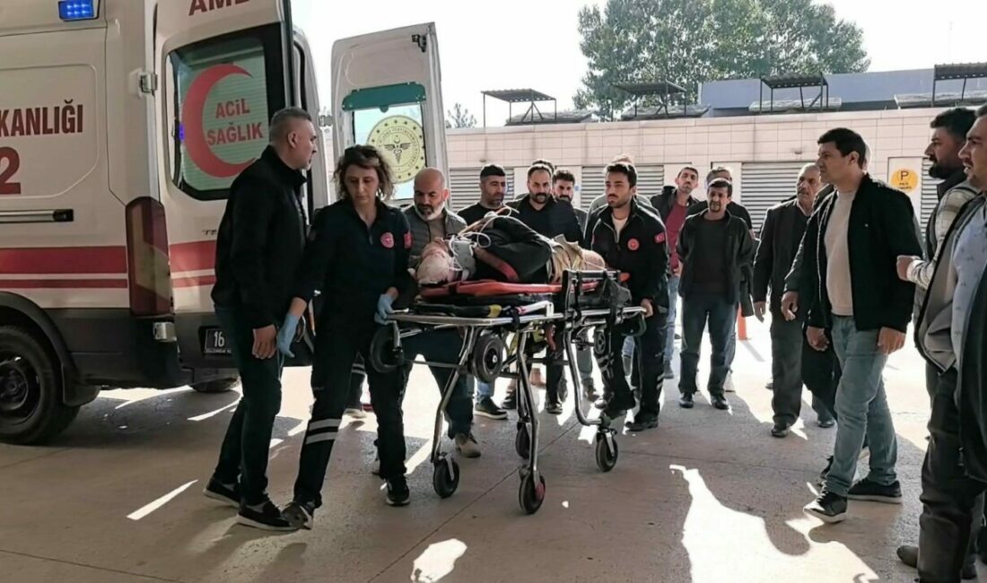 İskelenin altında kalan işçi ağır yaralandı Bursa’nın İnegöl ilçesinde meydana gelen olayda devrilen iskelenin altında kalan