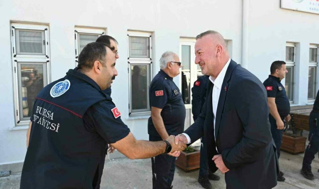 Karabatı: “Kahraman itfaiyecilerimizin her zaman yanındayız” Karacabey Belediye Başkanı Fatih Karabatı, İtfaiyecilik Haftası kapsamında Karacabey İtfaiye