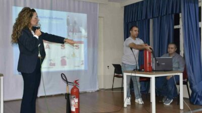 Karacabey Belediyesi, gençlerin afetlere karşı bilinçlenmesi amacıyla eğitim çalışmalarını sürdürüyor.