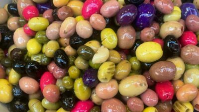 Bursa’da bir esnaf, şahitlik ettiği karı-kocanın zeytin kavgasından etkilenerek “Osmanlı