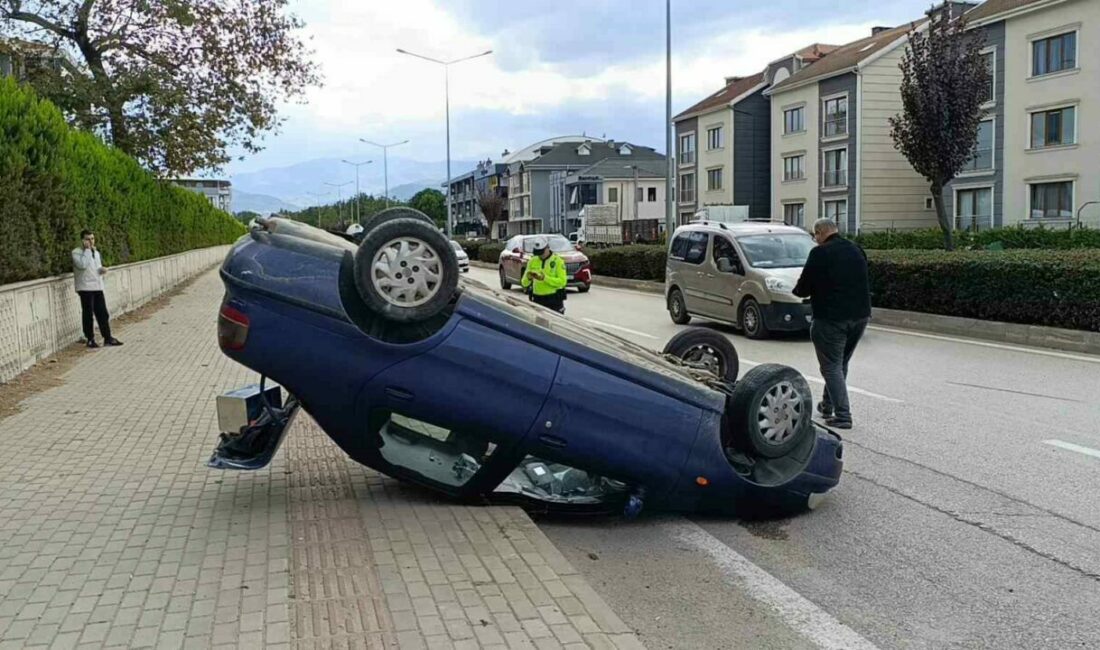 Bursa’nın İnegöl ilçesinde meydana gelen kaza da takla atarak ters
