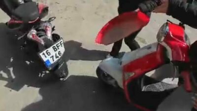 Bursa’nın İnegöl ilçesinde 2 motosikletlinin kazası sonrası diyalogları dikkat çekti.