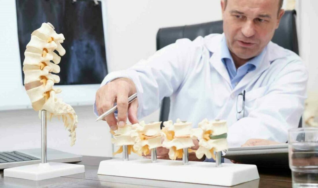 Kemik erimesi fark edilmeden ilerleyebilir “Osteoporoz, erken dönemde belirti vermeden ilerleyerek kemik yoğunluğunun azalmasına ve