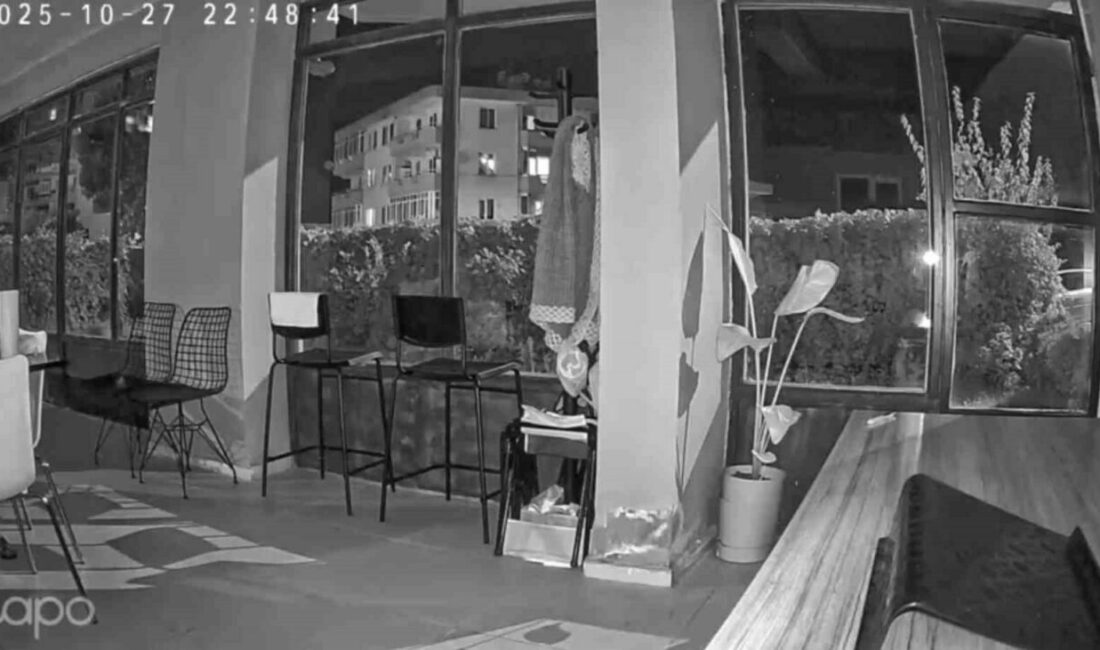 Korkutan şimşeğin ardından deprem meydana geldi Balıkesir’in Sındırgı ilçesinde meydana gelen 6.1 büyüklüğünde depremde Bursa’da da
