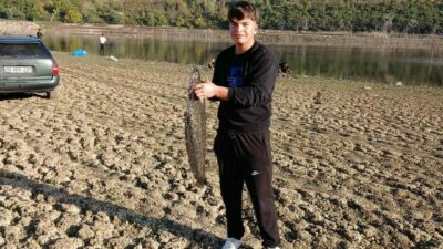 Bursa’nın İnegöl ilçesindeki Boğazköy Barajı’nda su seviyesinin düşmesiyle birlikte dev