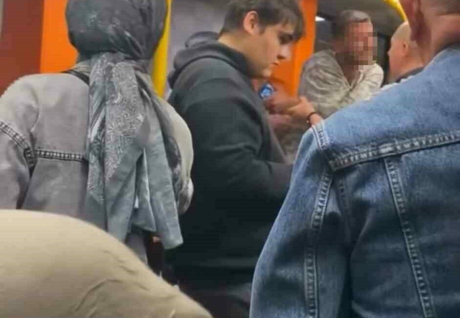 Bursa’da metroda iki yolcu arasında çıkan kavga, seferin durmasına neden