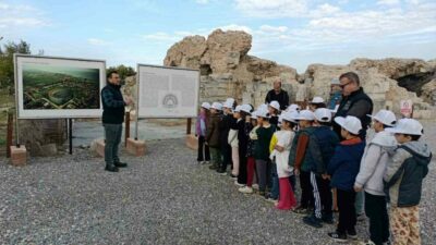 Bursa Büyükşehir Belediyesi tarafından düzenlenen ‘İznik Kazı Günlükleri Atölyeleri’ne katılan