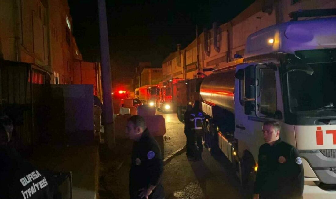 Mobilya imalathanesinde korkutan yangın Bursa’nın İnegöl ilçesinde faaliyet gösteren bir mobilya imalathanesinde yangın çıktı.