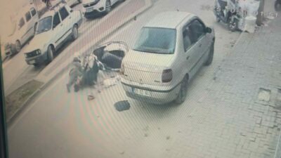 Motosiklet yayaya çarptı: 2 yaralı Bursa’nın İnegöl ilçesinde meydana gelen kazada motosiklet yayaya çarptı: 2